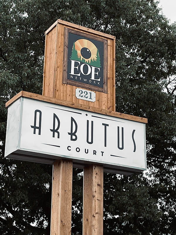 arbutus-court-sign-001